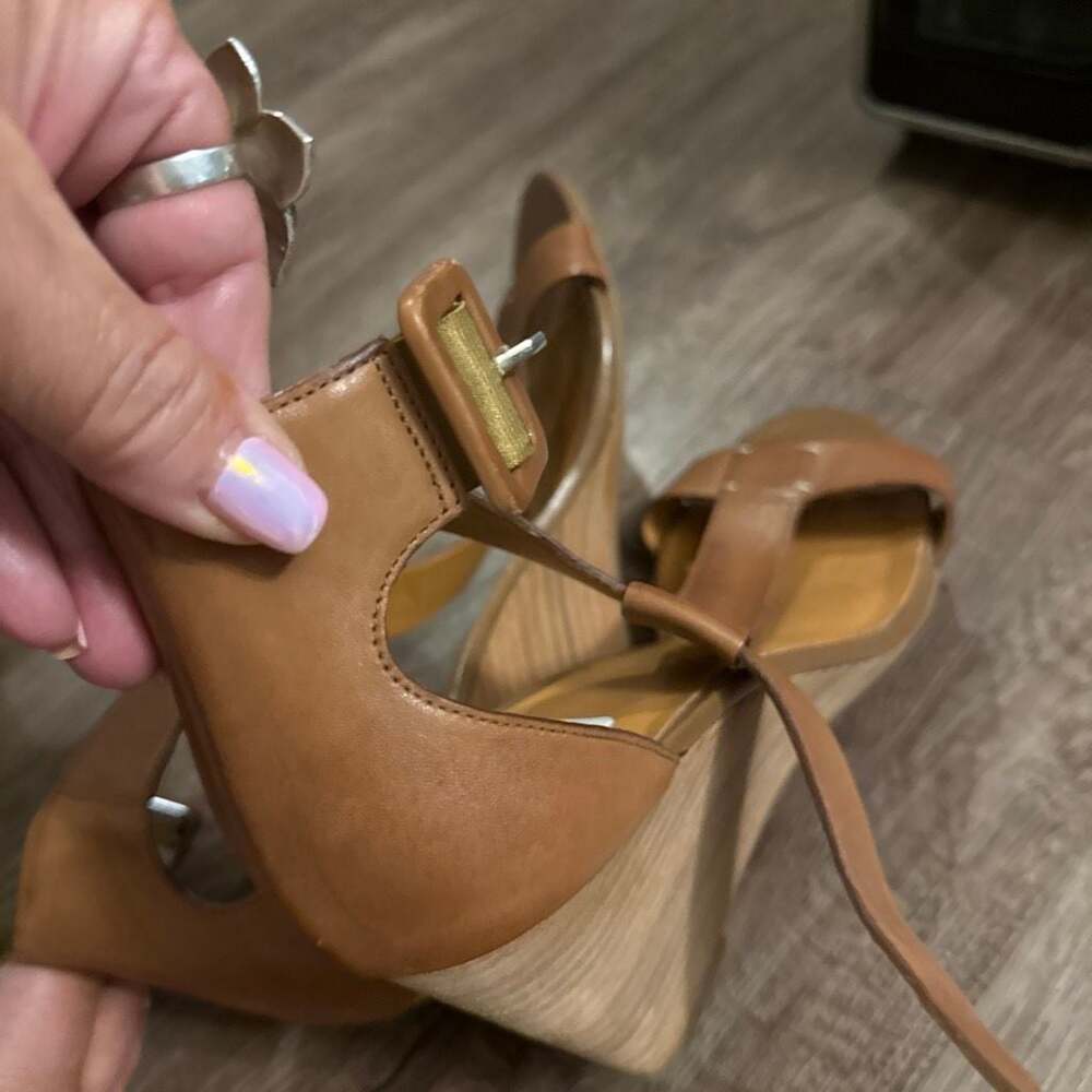 Caslon Tan Leather T-Strap Wedge Sandals - Picture 6 of 7